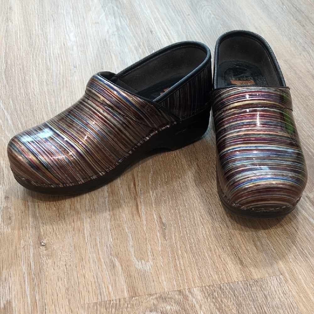 ❤️💙🩷💚Dansko Striped Women's Clogs size 37 Euro❤️💙🩷💚
